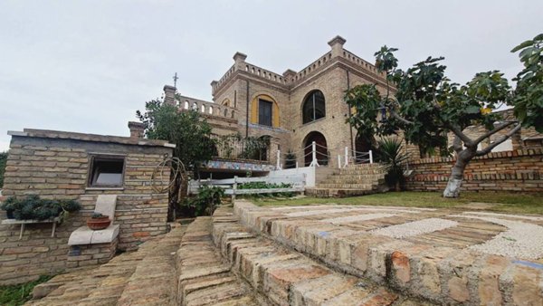 casa indipendente in vendita a Tortoreto in zona Salino