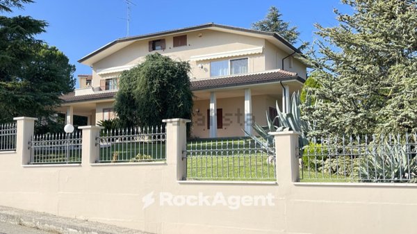 casa indipendente in vendita a Tortoreto