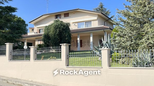 casa indipendente in vendita a Tortoreto