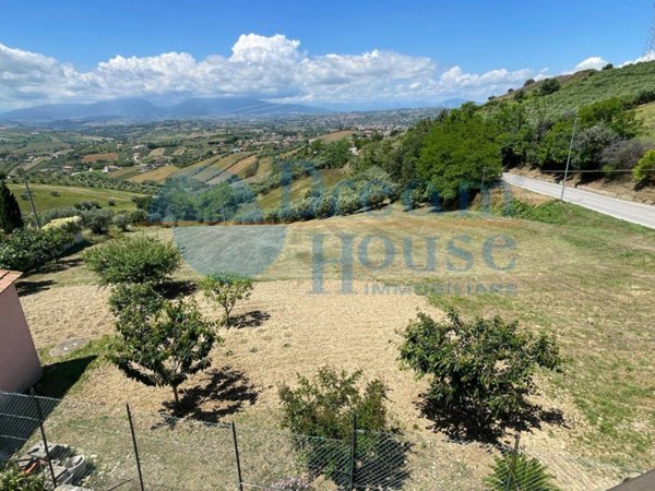 casa indipendente in vendita a Tortoreto