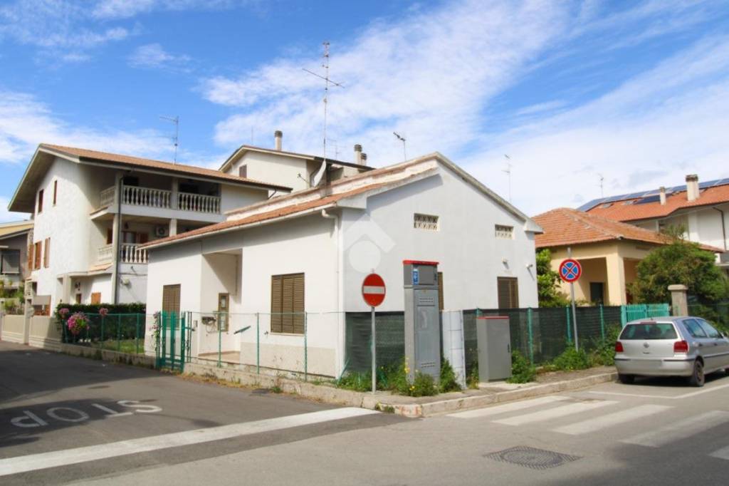 casa indipendente in vendita a Tortoreto