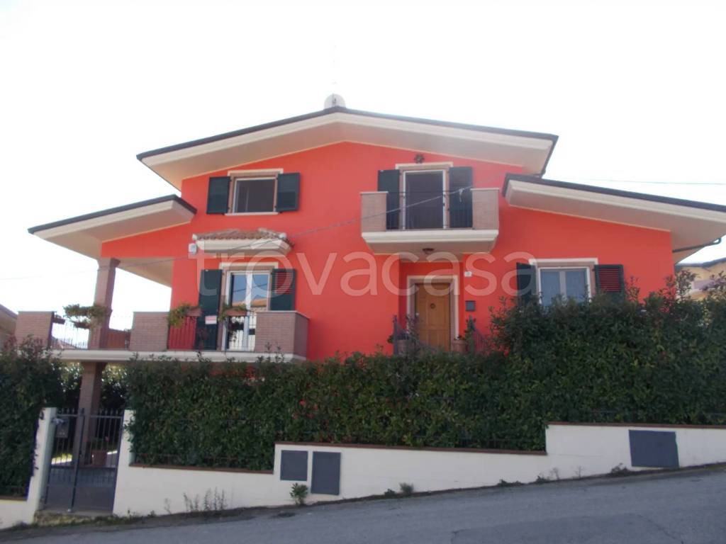 casa indipendente in vendita a Tortoreto