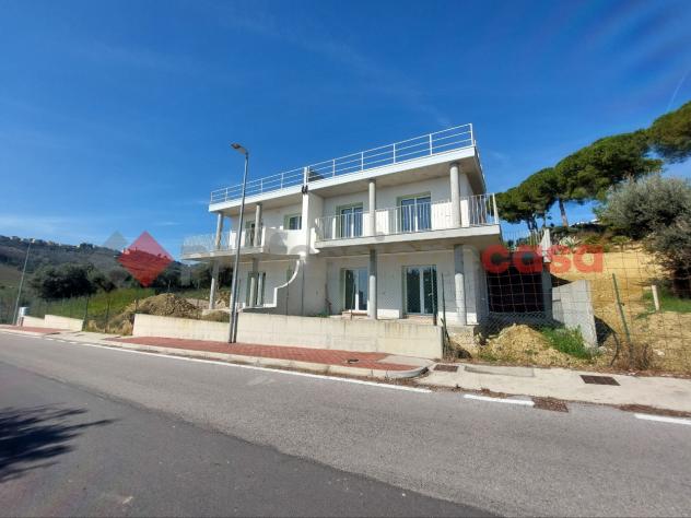 casa indipendente in vendita a Tortoreto
