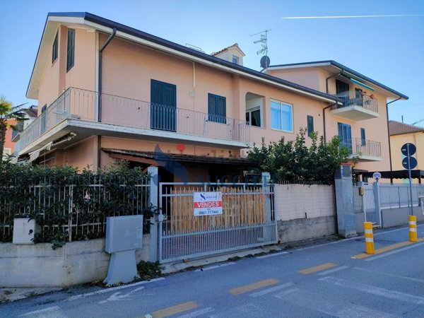 casa semindipendente in vendita a Tortoreto