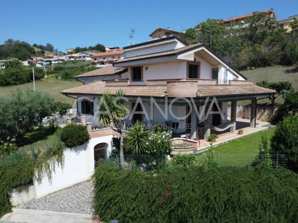 casa indipendente in vendita a Tortoreto