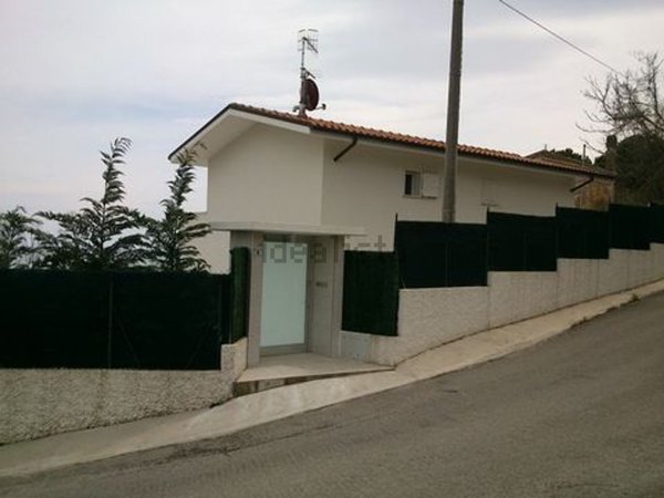 casa indipendente in vendita a Tortoreto