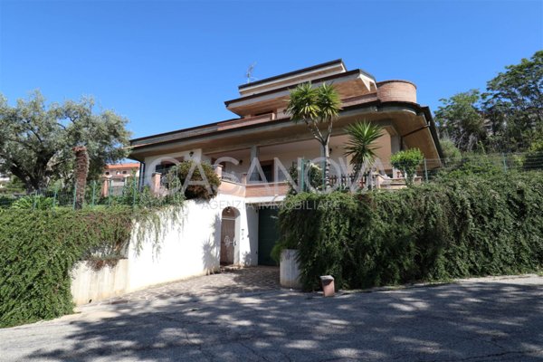 casa indipendente in vendita a Tortoreto