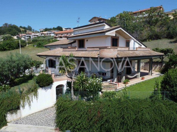casa indipendente in vendita a Tortoreto
