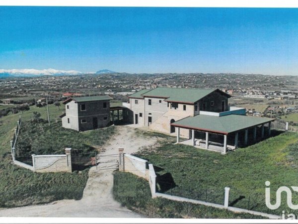 casa indipendente in vendita a Tortoreto in zona Terrabianca