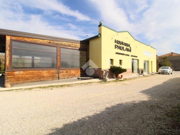 negozio in vendita a Tortoreto in zona Salino
