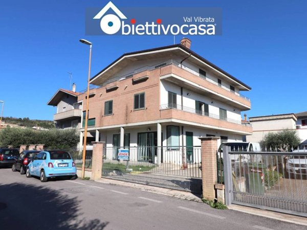 casa indipendente in vendita a Tortoreto