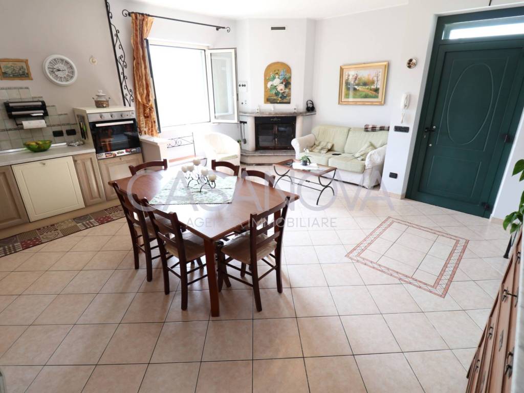 casa indipendente in vendita a Tortoreto in zona Salino