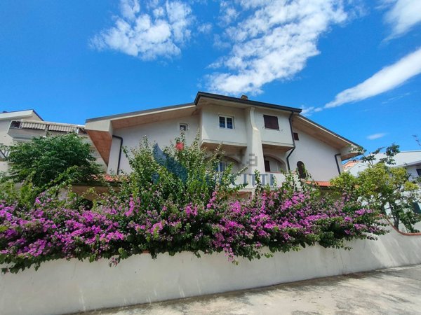 casa indipendente in vendita a Tortoreto