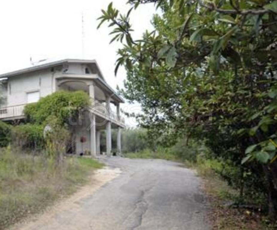 casa indipendente in vendita a Tortoreto