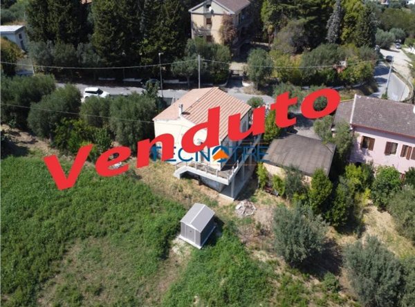 casa indipendente in vendita a Tortoreto