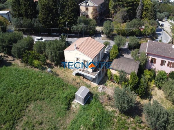 casa indipendente in vendita a Tortoreto