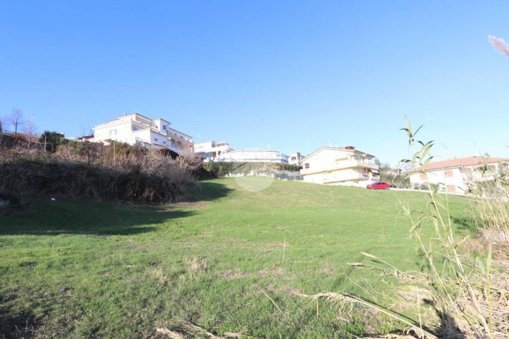 terreno edificabile in vendita a Tortoreto