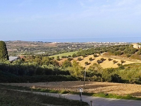 terreno agricolo in vendita a Tortoreto in zona Colli