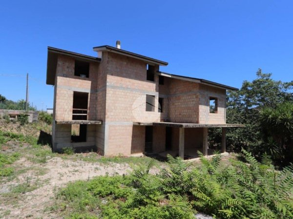 intera palazzina in vendita a Tortoreto in zona Terrabianca
