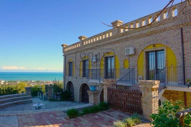 casa indipendente in vendita a Tortoreto