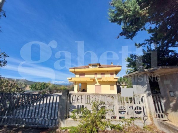 casa indipendente in vendita a Tortoreto