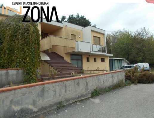 casa indipendente in vendita a Tortoreto