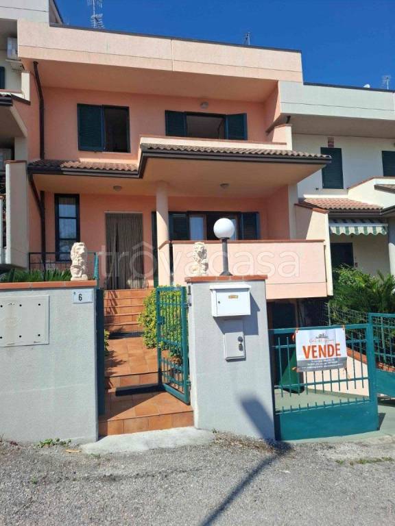 casa indipendente in vendita a Tortoreto