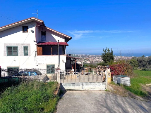 casa indipendente in vendita a Tortoreto