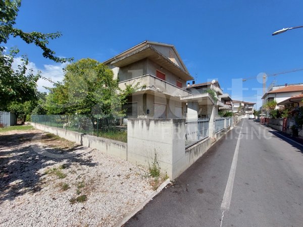 casa indipendente in vendita a Tortoreto