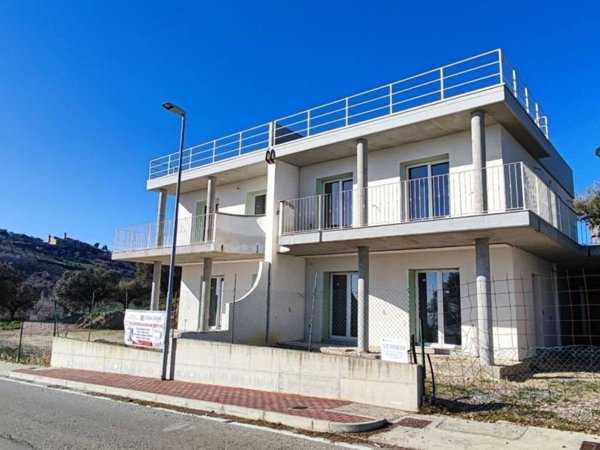 casa indipendente in vendita a Tortoreto