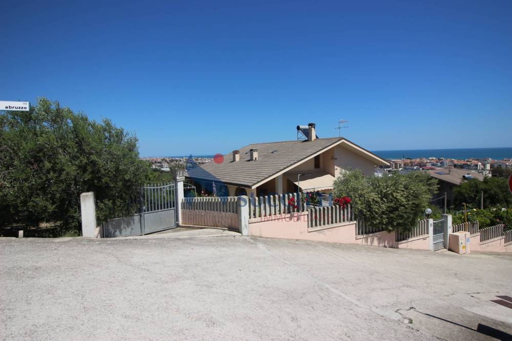 casa indipendente in vendita a Tortoreto