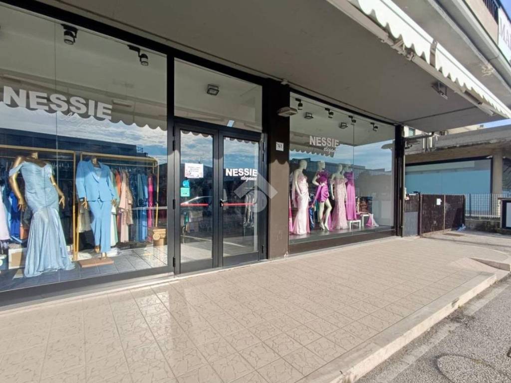 negozio in vendita a Tortoreto