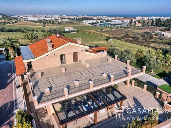 villa in vendita a Tortoreto in zona Salino