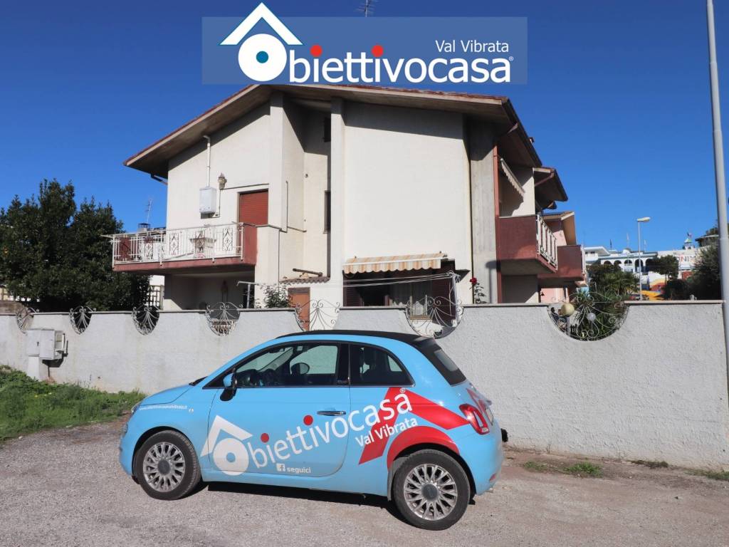 casa indipendente in vendita a Tortoreto