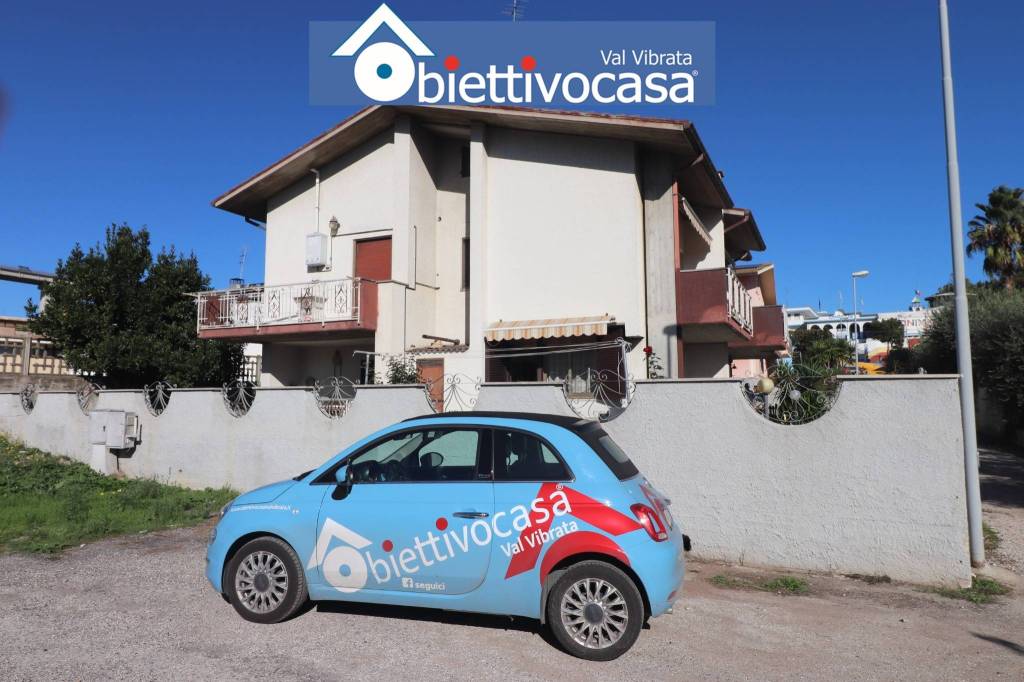 casa indipendente in vendita a Tortoreto