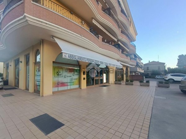 locale commerciale in vendita a Tortoreto