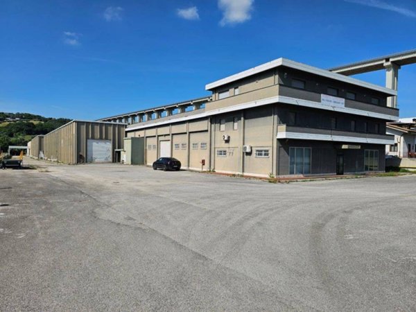 capannone in vendita a Tortoreto in zona Salino