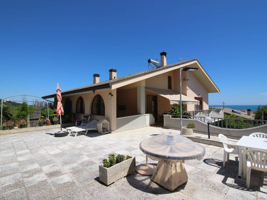 casa indipendente in vendita a Tortoreto