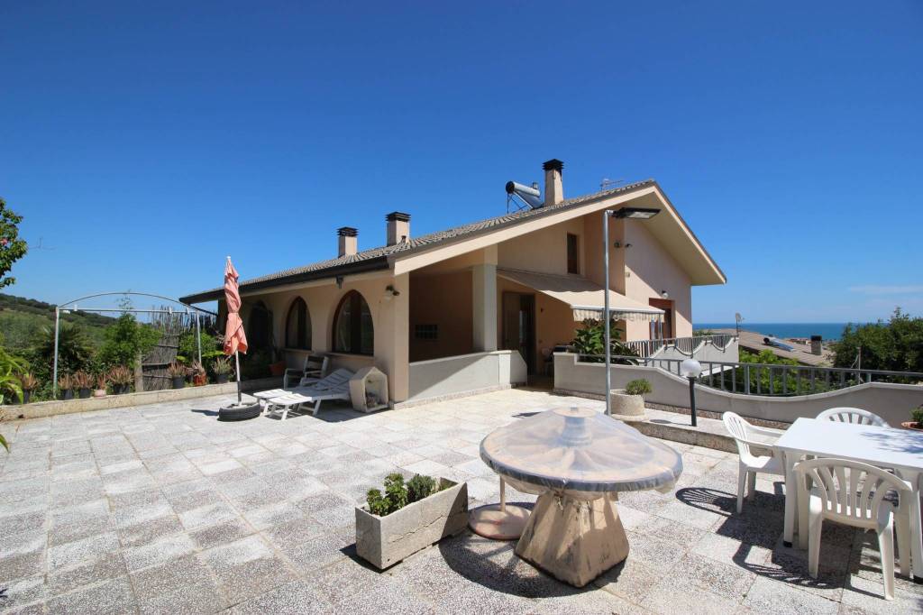 casa indipendente in vendita a Tortoreto