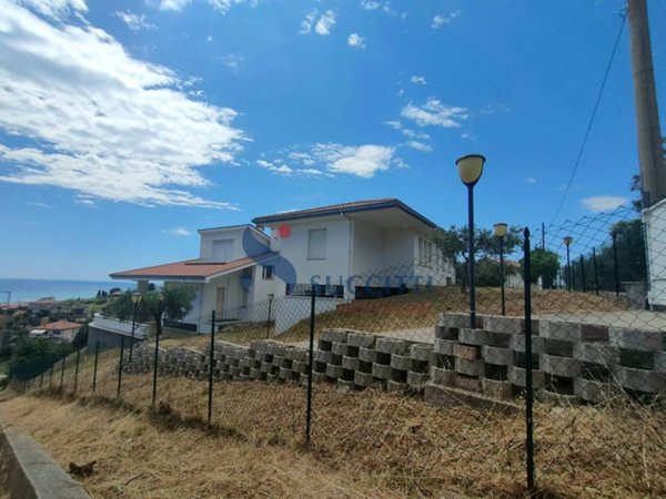 casa indipendente in vendita a Tortoreto