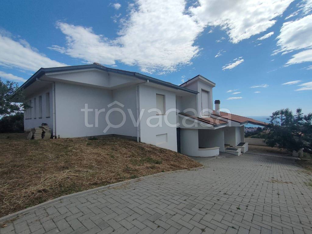 casa indipendente in vendita a Tortoreto