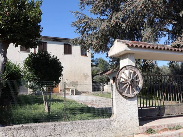 casa indipendente in vendita a Tortoreto