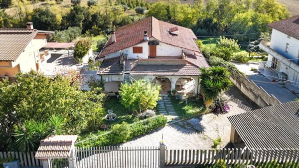casa indipendente in vendita a Tortoreto