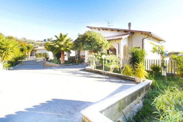 casa indipendente in vendita a Tortoreto