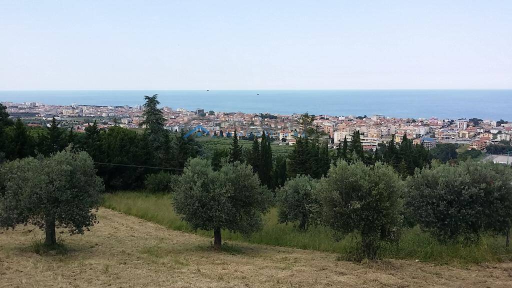 terreno edificabile in vendita a Tortoreto