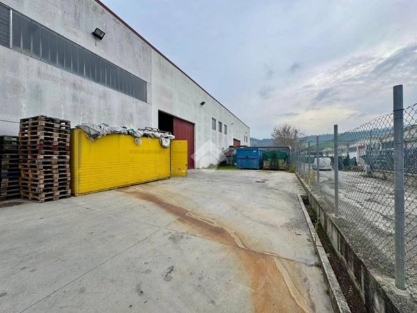 locale commerciale in vendita a Tortoreto in zona Salino