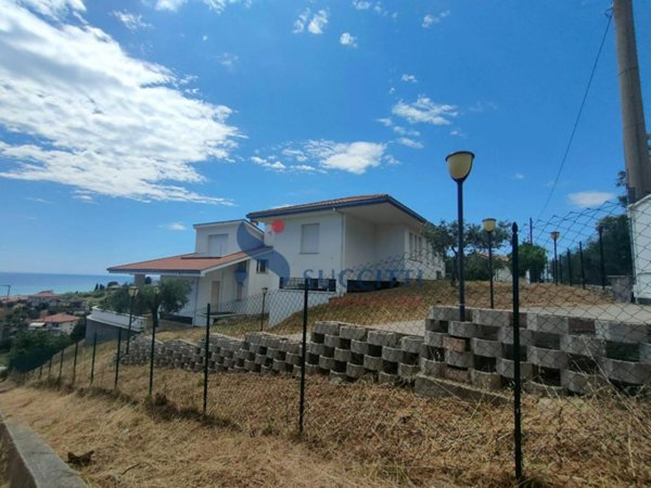 casa indipendente in vendita a Tortoreto