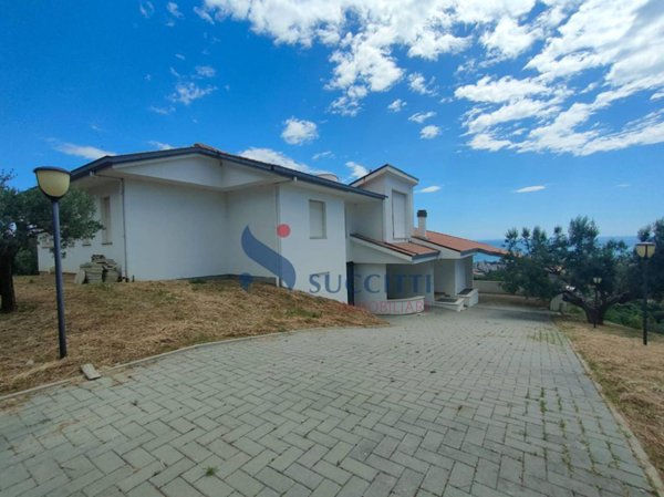 casa indipendente in vendita a Tortoreto