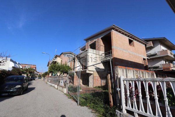 casa indipendente in vendita a Tortoreto