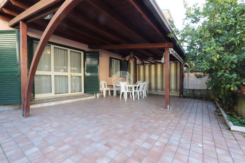 casa indipendente in vendita a Tortoreto